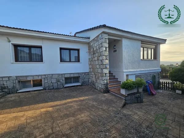 Casa de 0,1 ha en venta en San agustin del guadalix, Madrid