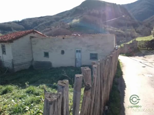 Casa de 0,0438 ha en venta en Quirós, Asturias