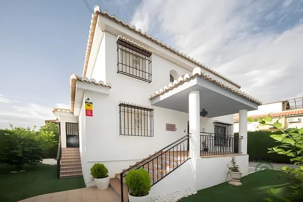 Casa de 0,0403 ha en venta en La zubia, Granada