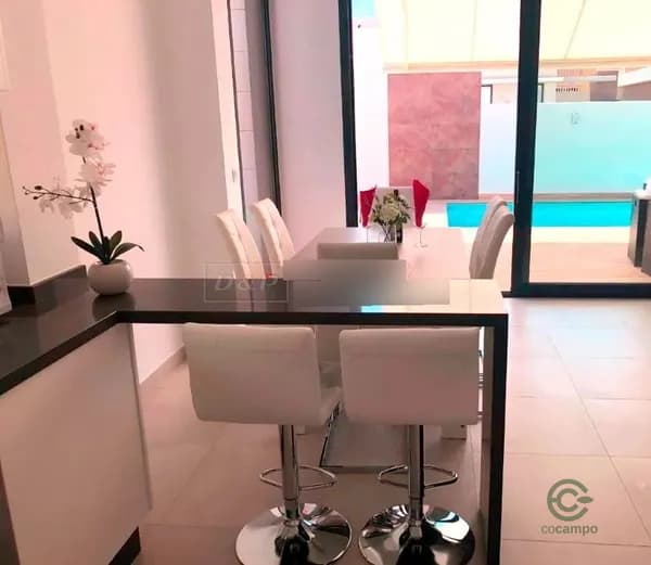 Casa de 0,035 ha en venta en Pilar de la horadada, Alicante