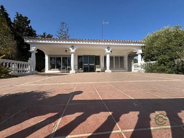 Casa de 0,2465 ha en venta en Estepona, Malaga
