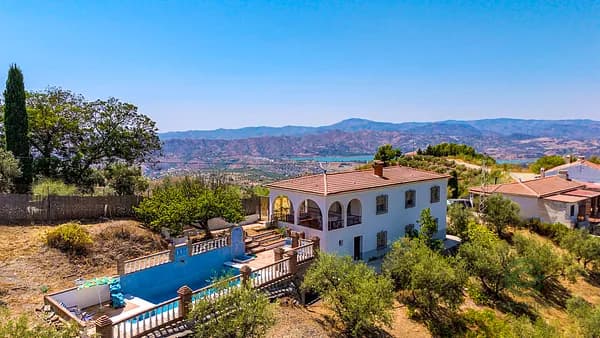 Finca rústica de 0,5 ha en venta en Málaga