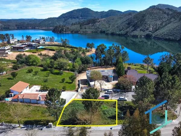 Terreno urbano de 0,0573 ha en venta en Ferreira do zêzere, Santarém