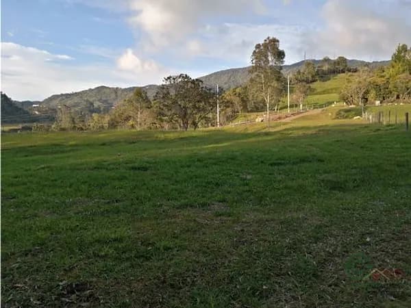 Finca rústica de 0,3 ha en venta en Antioquia