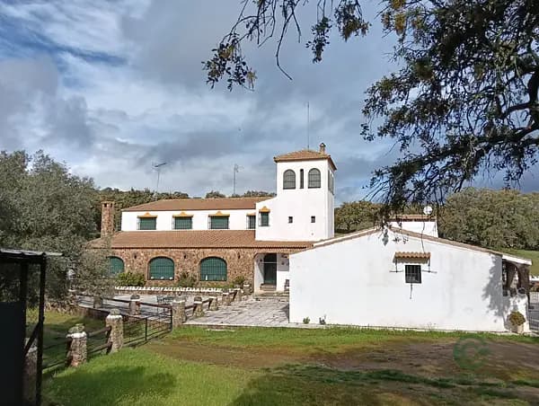 Finca rústica de 24 ha en venta en Badajoz