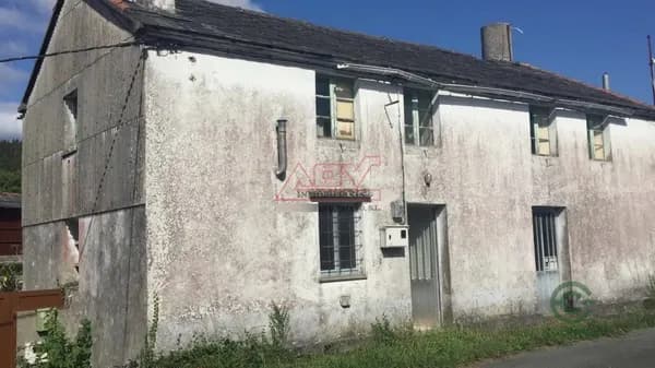 Casa de 0,15 ha en venta en Moeche, La coruna