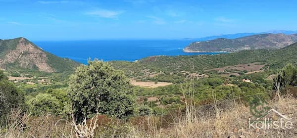 Propriété rustique de 1,1 ha pour vente à Corse