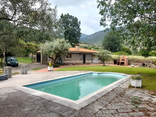 Finca rústica de 0,45 ha en venta en Cáceres