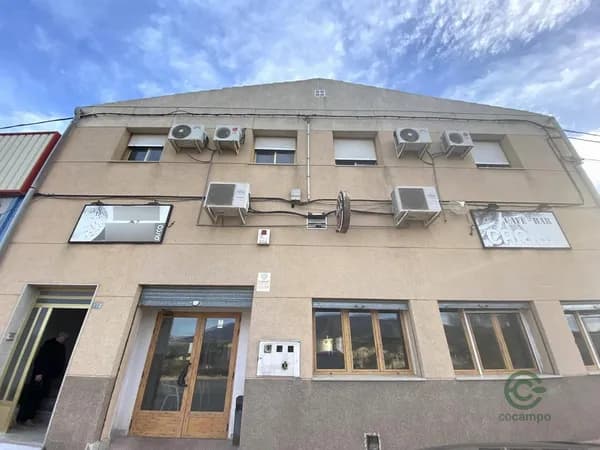 Casa de 0,0435 ha en venta en Caudete, Albacete