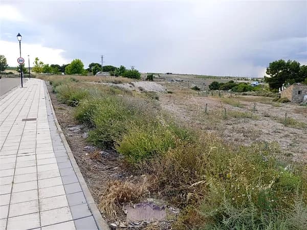 Casa de 0,4926 ha en venta en Muela, Zaragoza