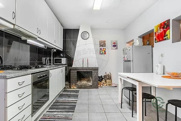 Casa de 0,0311 ha en venta en Póvoa de lanhoso sul, Braga