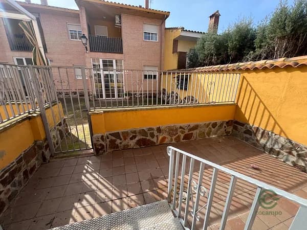 Casa de 0,032 ha en venta en Esquivias, Toledo