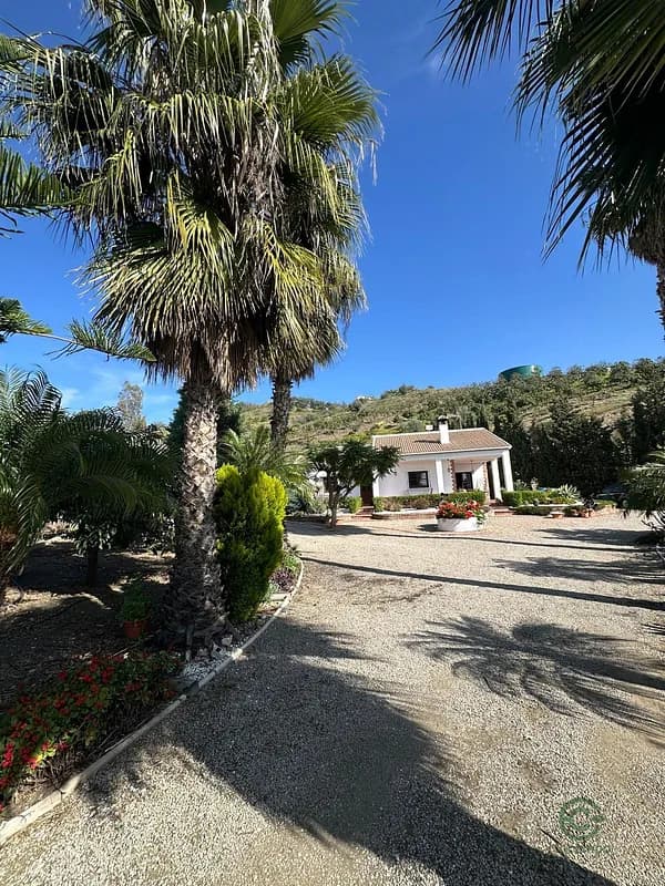 Finca rústica de 0,6 ha en venta en Málaga