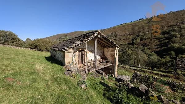 Finca de recreo de 0,42 ha en venta en San pedro del romeral, Cantabria