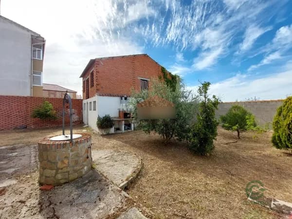 Casa de 0,0412 ha en venta en Sanchidrian, Avila