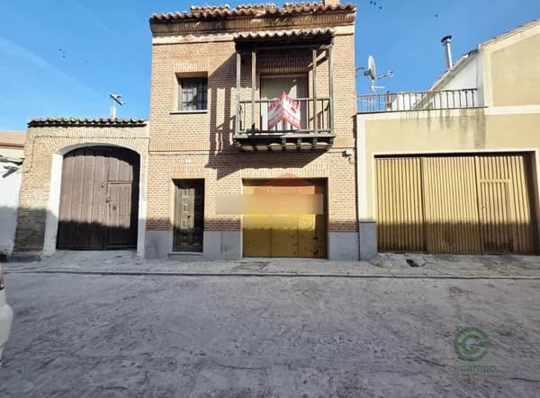 Casa de 0,0179 ha en venta en Madrigal de las altas torres, Avila
