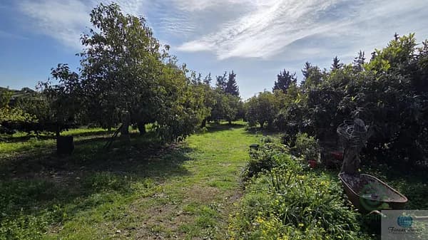Finca rústica de 0,43 ha en venta en Málaga