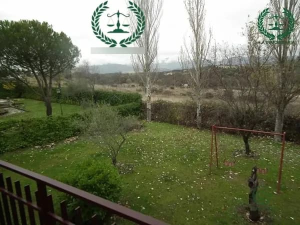 Finca de recreo de 0,07 ha en venta en Pedrezuela, Madrid