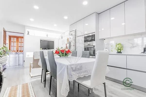 Casa de 0,1054 ha en venta en Canidelo, Porto