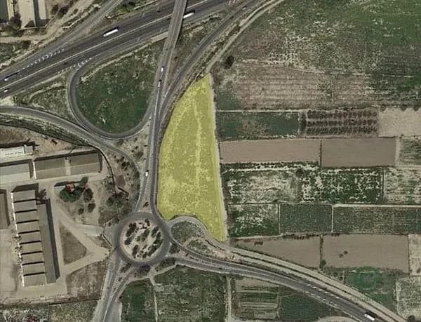 Finca agrícola de 0,9675 ha en venta en Cox, Alicante