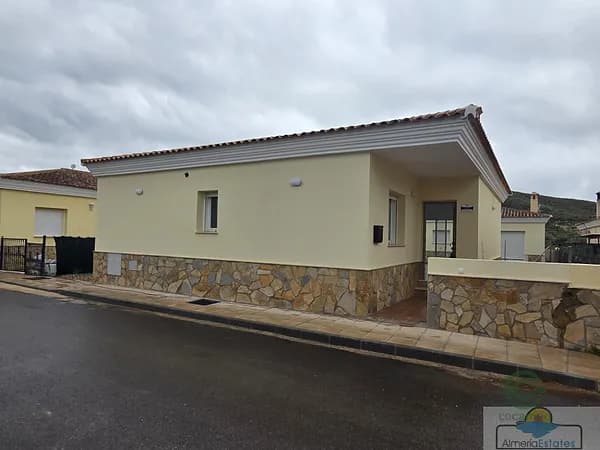 Casa de 0,027 ha en venta en Almería