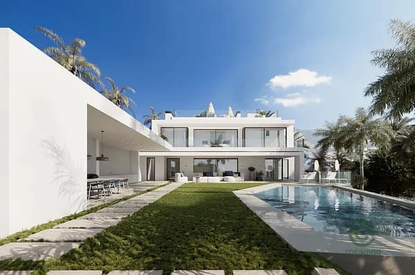 Casa de 0,1177 ha en venta en Marbella, Malaga