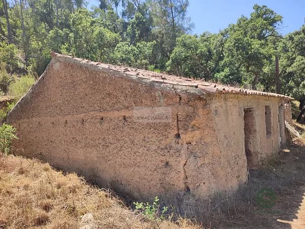 Finca rústica de 0,56 ha en venta en Monchique, Algarve