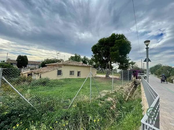 Agricultural property of 0,69 ha for sale in Alicante