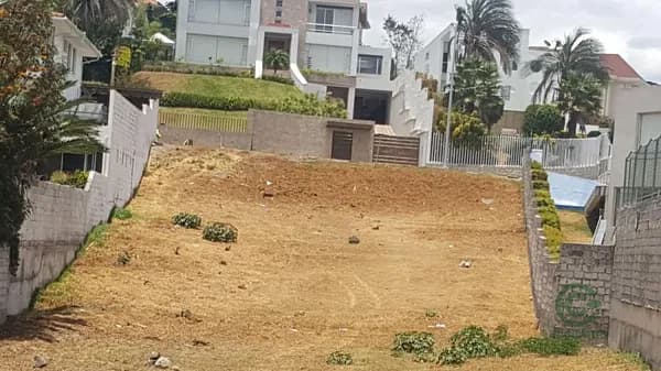Terreno urbano de 0,09 ha en venta en Pichincha