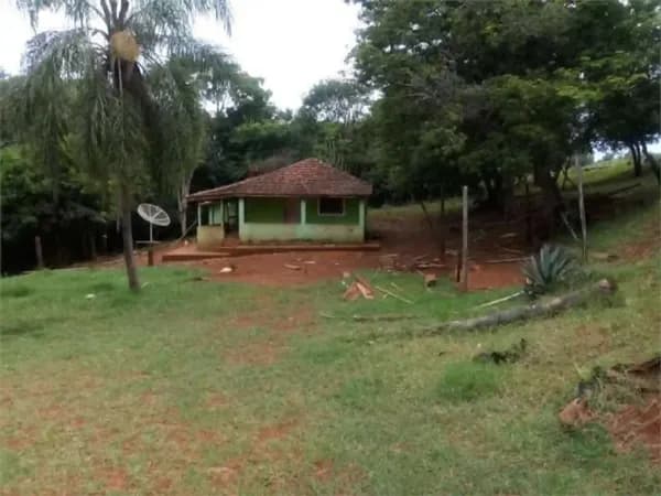 Fazenda de recreação de 3,9 ha para venda em Paraná