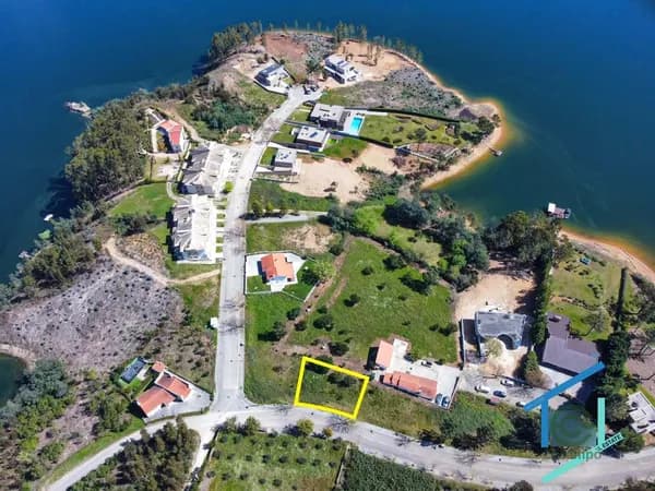 Terreno urbano de 0,058 ha en venta en Ferreira do zêzere, Santarém