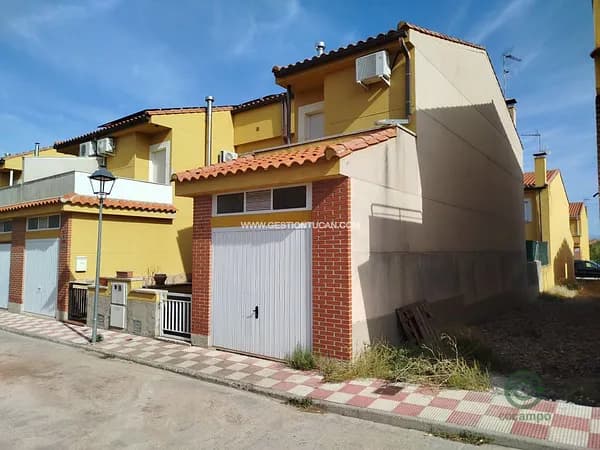 Casa de 0,0138 ha en venta en Navalcan, Toledo