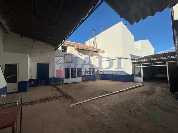 Casa de 0,0714 ha en venta en Valdepeñas, Ciudad real