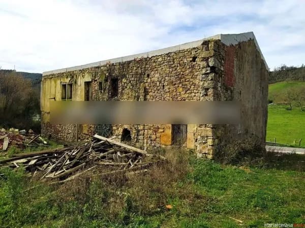 Finca agrícola de 0,015 ha en venta en Rasines, Cantabria