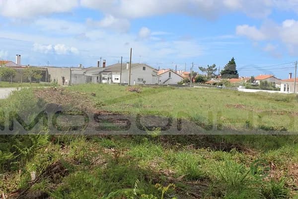 Terreno urbano de 0,119 ha en venta en Marinha grande, Leiria