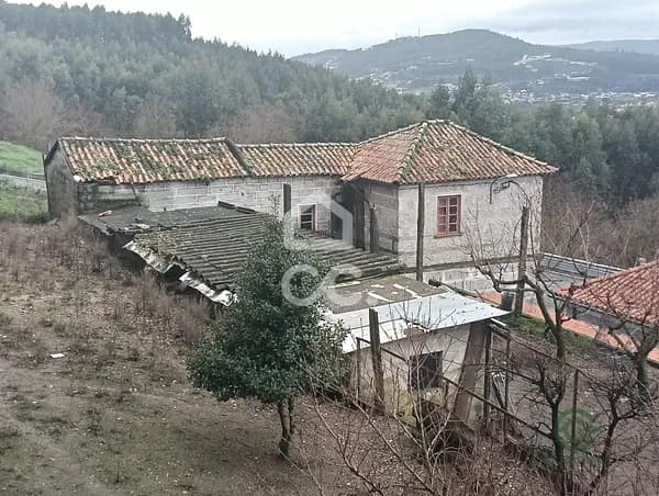 Terreno urbano de 0,045 ha en venta en Selho (são cristóvão), Braga