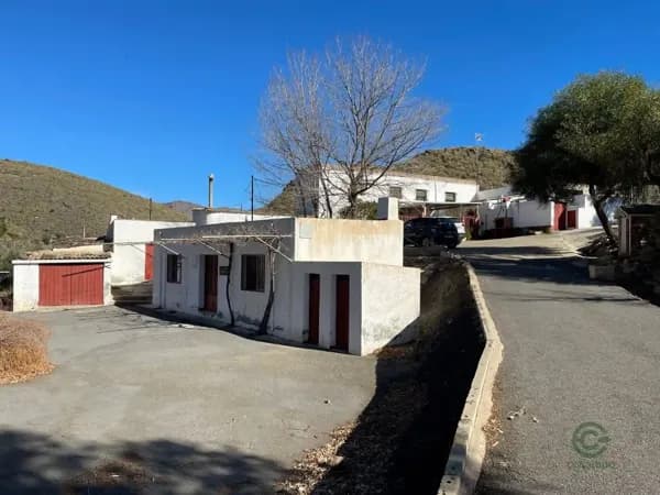 Finca rústica de 0,55 ha en venta en Senes, Almeria