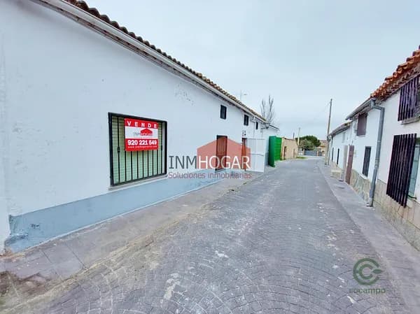 Casa de 0,0473 ha en venta en Velayos, Avila