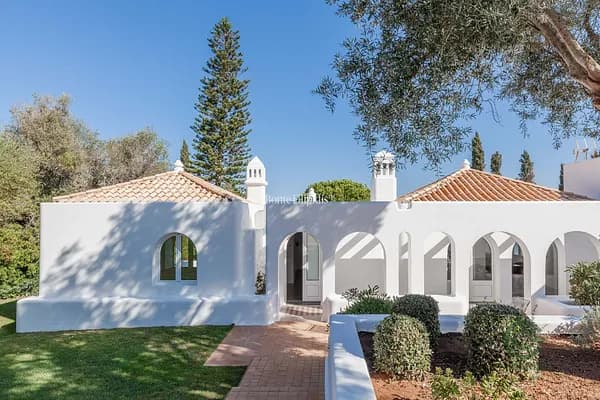 Casa de 2,128 ha en venta en Bensafrim, Algarve