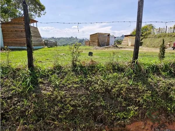 Terreno urbano de 0,105 ha en venta en Antioquia