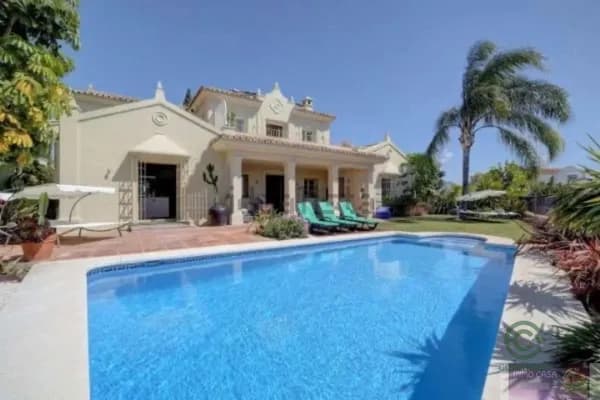 Casa de 0,12 ha en venta en Benahavís, Málaga