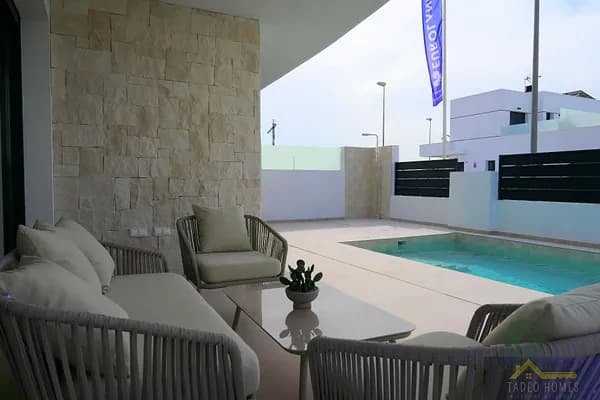 Casa de 0,02 ha en venta en Dolores, Alicante