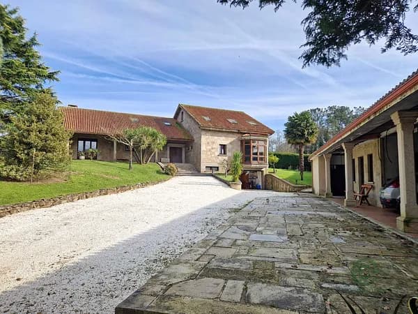 Casa de 0,2594 ha en venta en Brión, La coruña