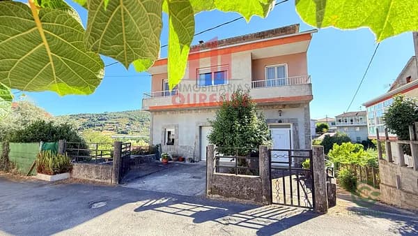 Casa de 0,08 ha en venta en Ourense, Orense