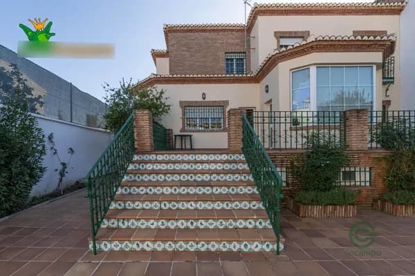 Casa de 0,0564 ha en venta en Granada