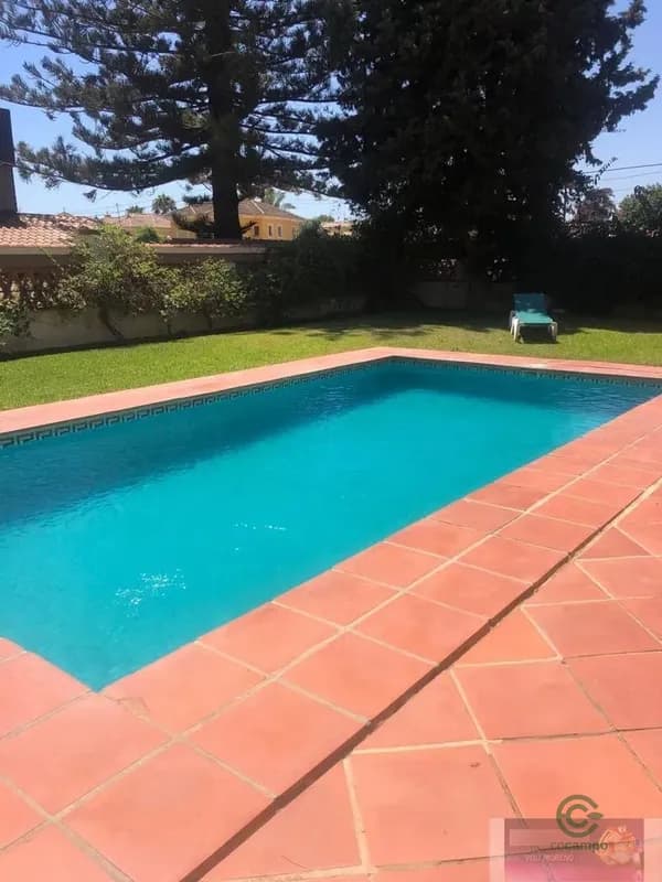 Casa de 0,03 ha en venta en Marbella, Málaga