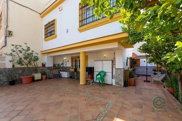 Casa de 0,0216 ha en venta en Almería, Almería
