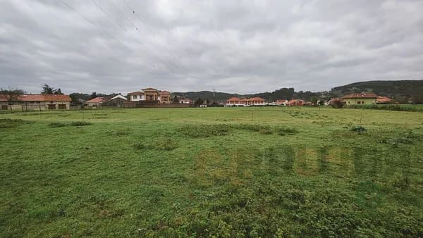 Finca rústica de 0,3 ha en venta en Escobedo, Cantabria
