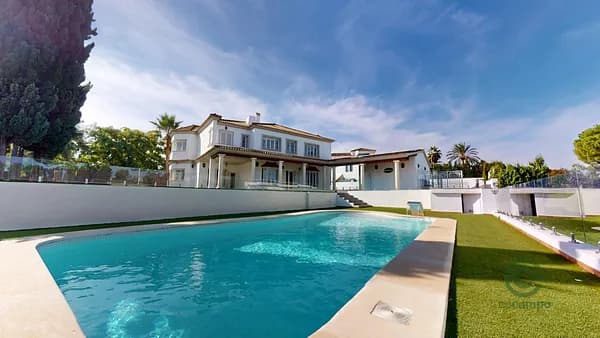 Casa de 0,1508 ha en venta en Bormujos, Sevilla