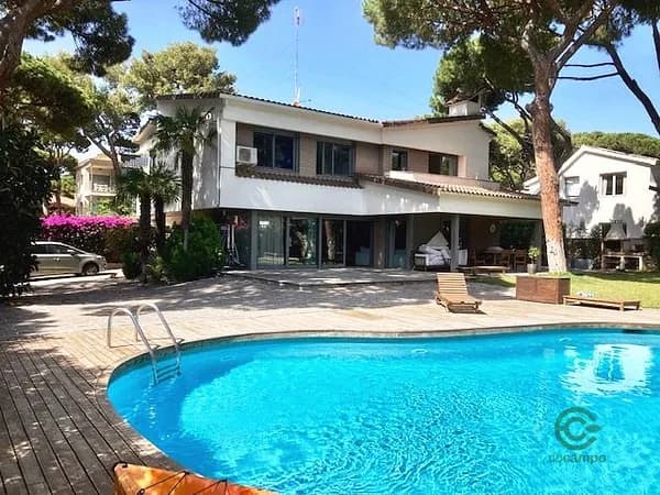 Casa de 0,0874 ha en venta en Castelldefels, Barcelona